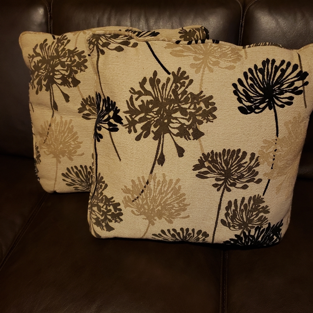 Bundle of 2 Pillows